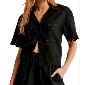 Abercrombie and Fitch NWT Short-Sleeve Scallop-Hem Shirt
